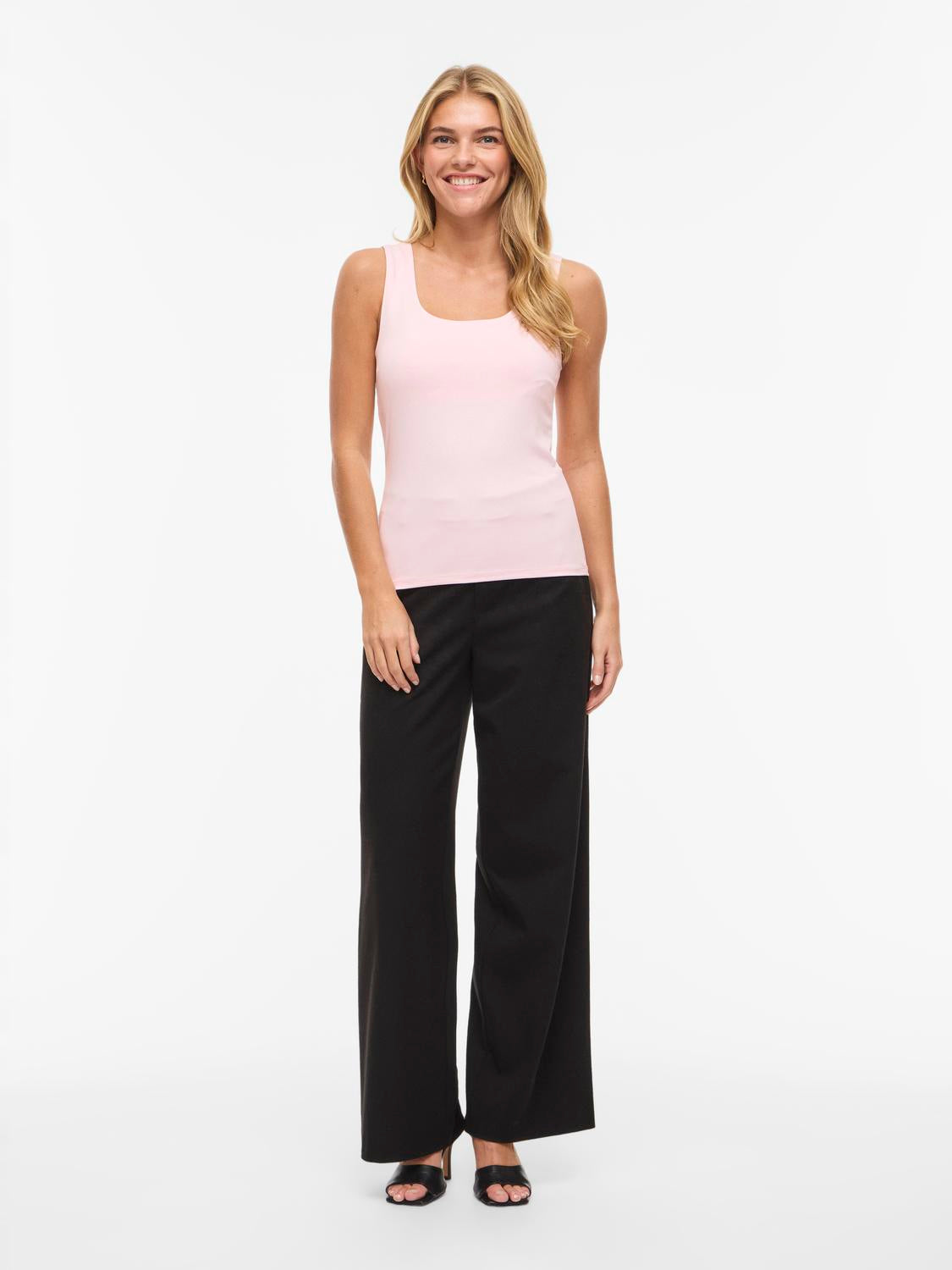 model_shot-front_full